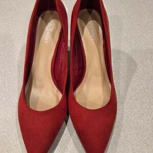 Old Navy Red Faux Suede High Heel Shoes Sz 9